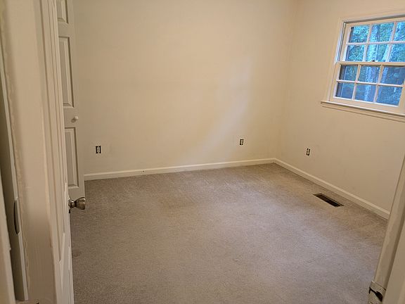 5th image of 46 Harden Hill Dr