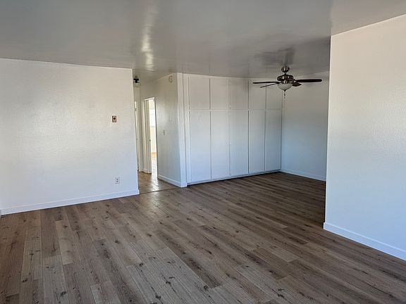 3rd image of 705 Windsor Ct Unit 2