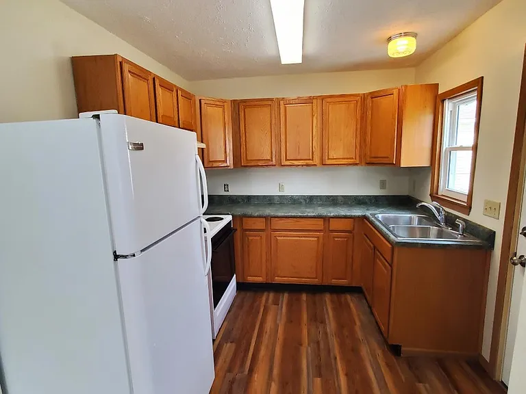 875 S Walnut St — Photo 5
