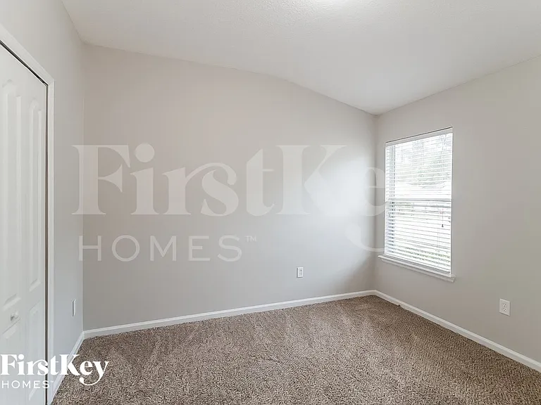 2878 Woodstone Dr — Photo 12