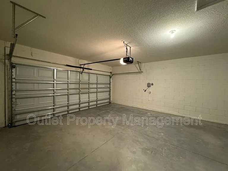 391 Pelham Park Dr — Photo 13