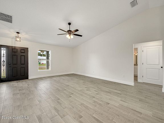 2nd image of 1026 Albin St