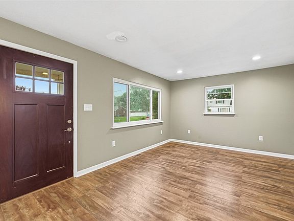 3rd image of 2114 Meadow Ln
