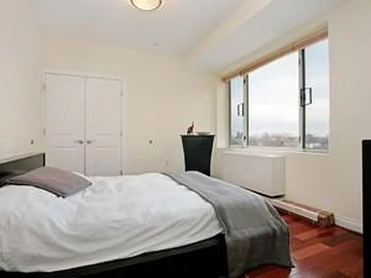 Sold by Manhattan Connection | media 46