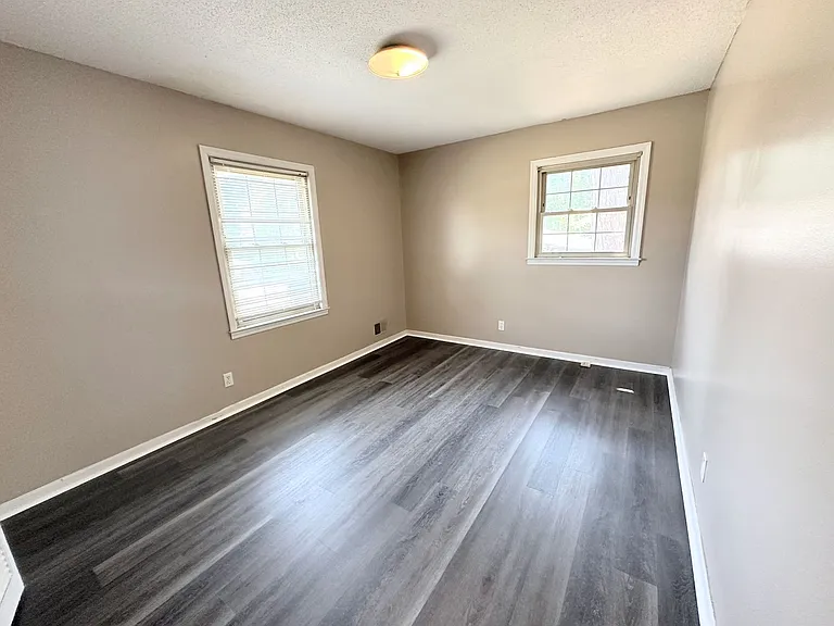 2105 Hobson Ct — Photo 22