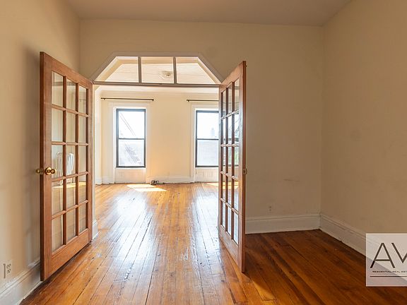 3rd image of 71 Underhill Ave #3