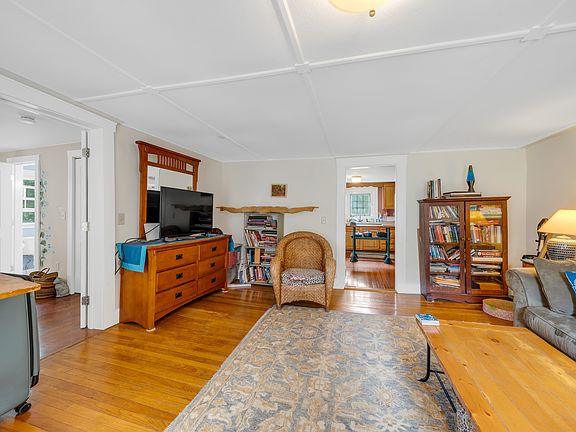3rd image of 69 S Hampton Rd #1