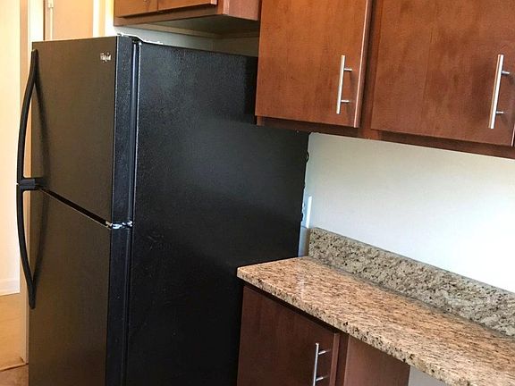 2nd image of 700 E Henry Clay St APT 02