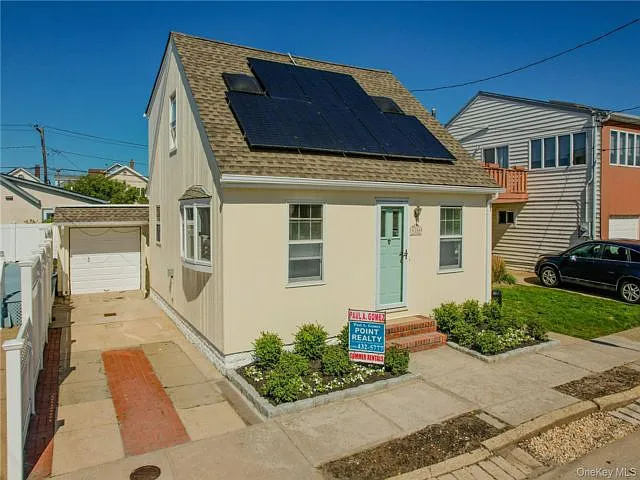 23 Garden City Ave — Photo 3