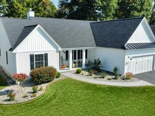 15 Highview Way, Mechanicville, NY 12118