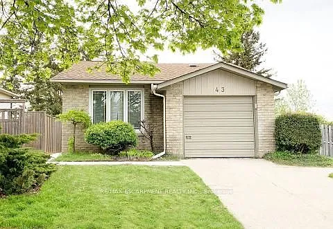 43 Kanata Cres #LOWER Photo 1