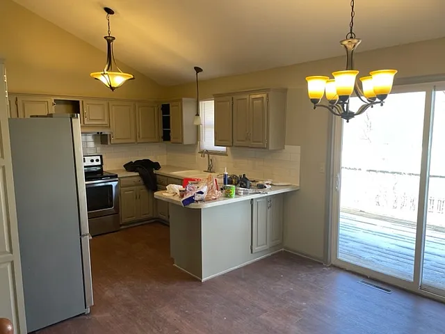 3 bed, 1300 sqft, $2,150 — Photo 3