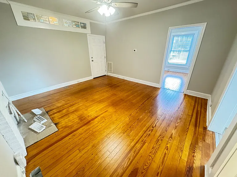 215 W Rice St — Photo 8