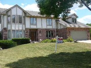 1505 Evergreen Ct, Darien, IL 60561