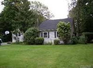 251 Cambon Ave, Saint James, NY 11780