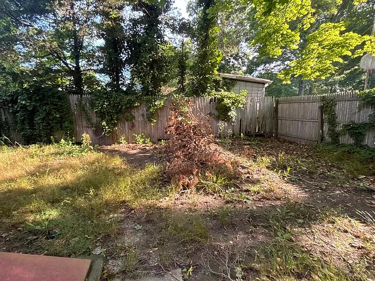 141 Huguenot Dr — Photo 16