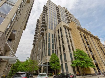 720 N Larrabee St APT 304, Chicago, IL, 60654