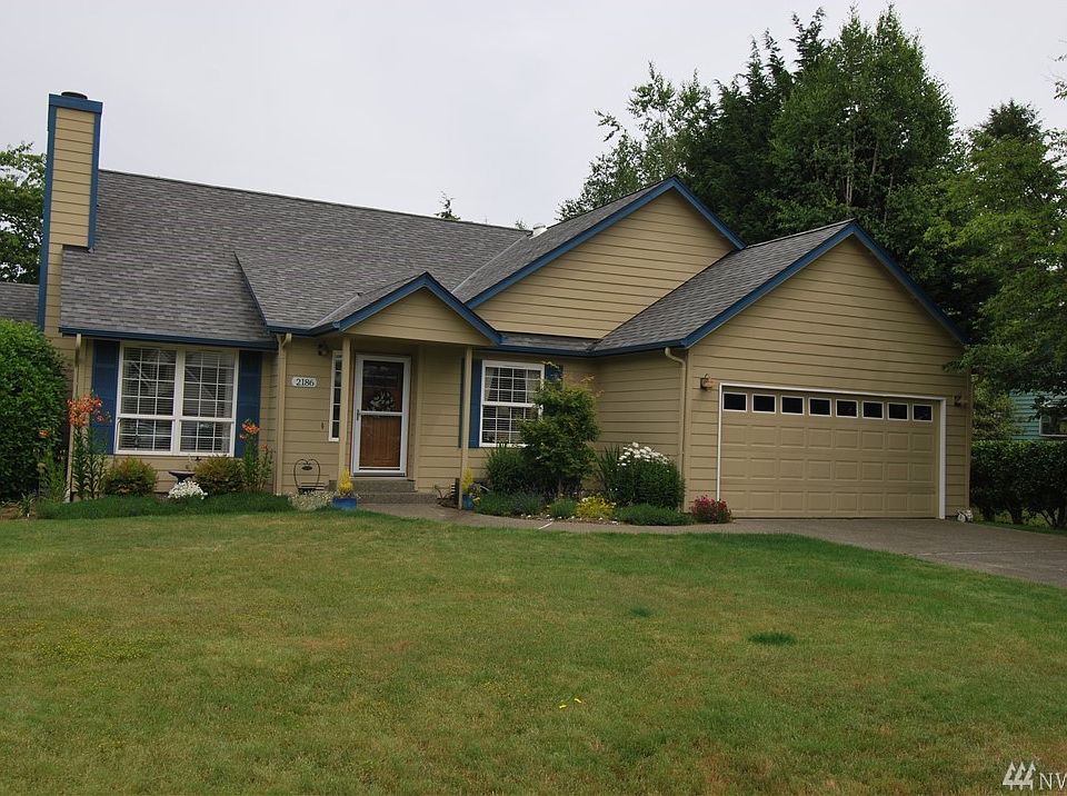 Lovely one story home in the heart of Poulsbo. 