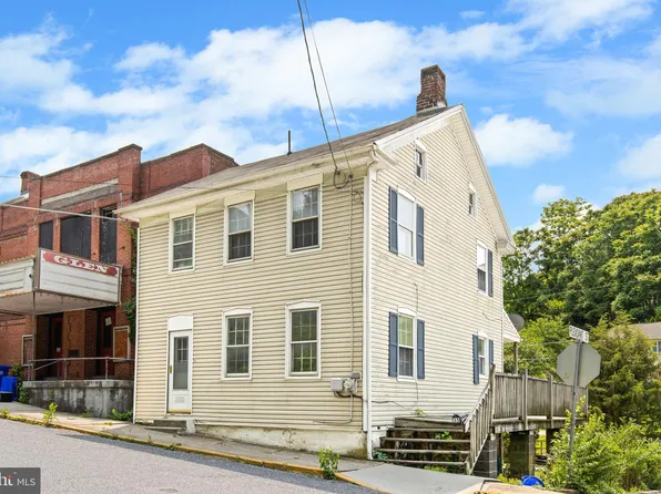 35 Manchester St, Glen Rock, PA 17327