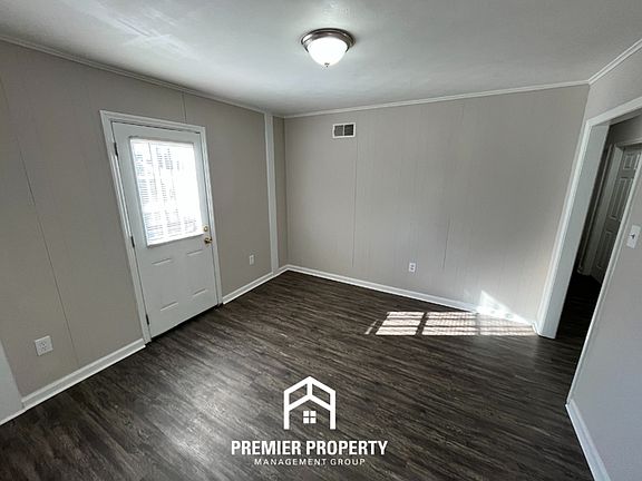 5th image of 211 Burwood Dr