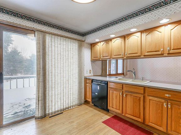 4th image of 6241 Wintergreen Dr