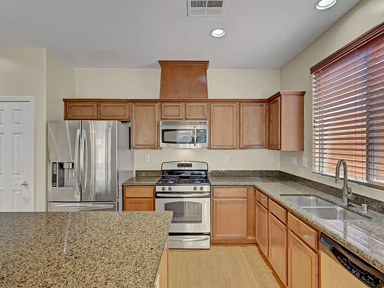 10240 Gladstone Peak St N — Photo 19