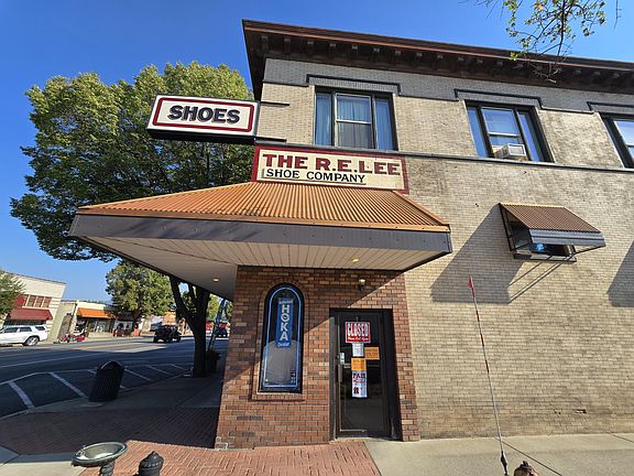 4th image of 135 E 1st Ave