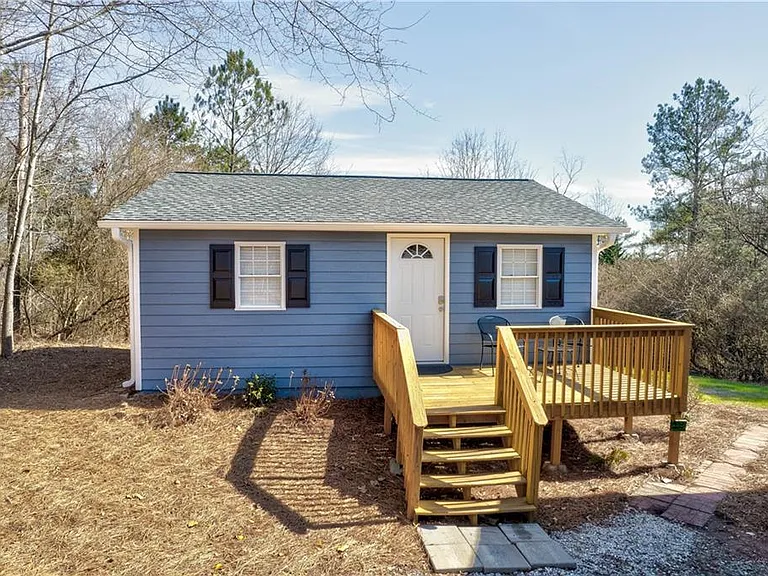 1817 Hardman Ln — Photo 1
