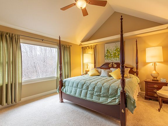 4th image of 137 Riverview Dr