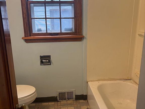 4th image of 4246 E 114th St