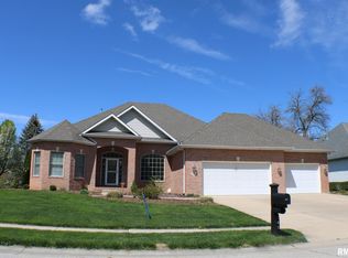 521 Deer Meadow Dr, Chatham, IL 62629