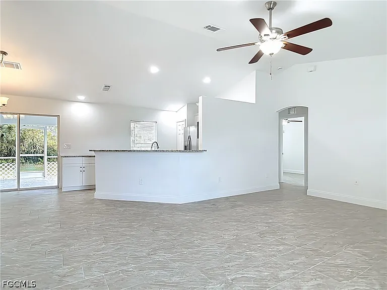 18522 Robinson Ave — Photo 5