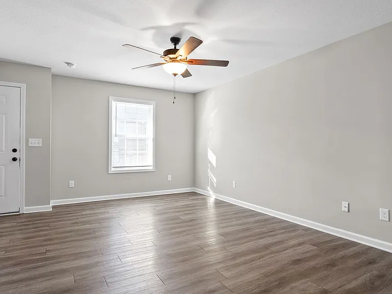 Smithson Ln - 268 (x4) — Photo 8