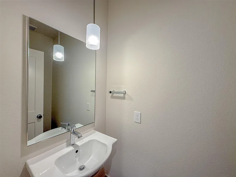 881 Rachel St #D — Photo 11