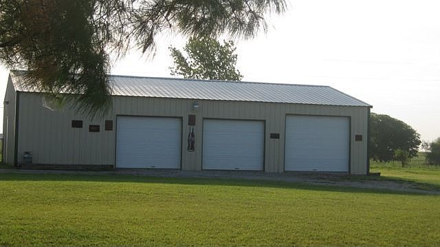 2nd image of 275195 E 1870th Rd