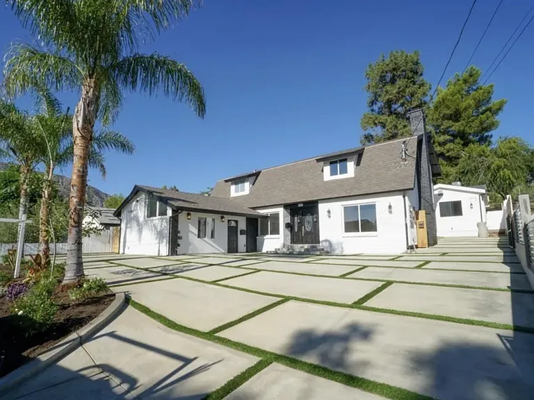 11044 Whitegate Ave — Photo 3