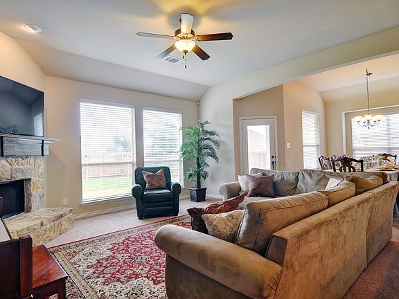 4th image of 770 Peach Ln