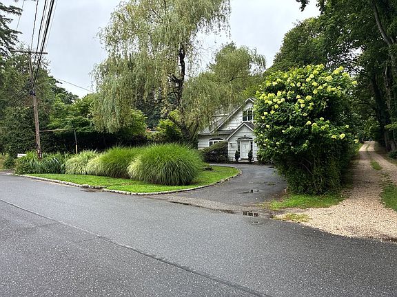 2nd image of 16 Thompson Hill Rd