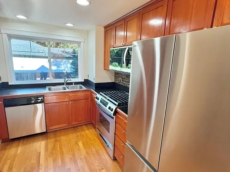 7114 California Ave SW #F — Photo 7
