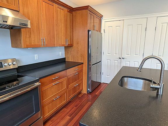 4th image of 22 Willet St