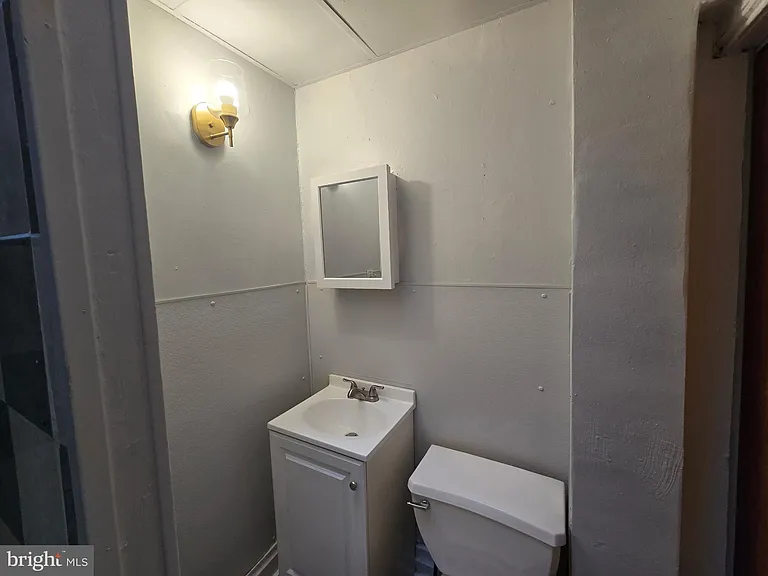 814 Upland St — Photo 16
