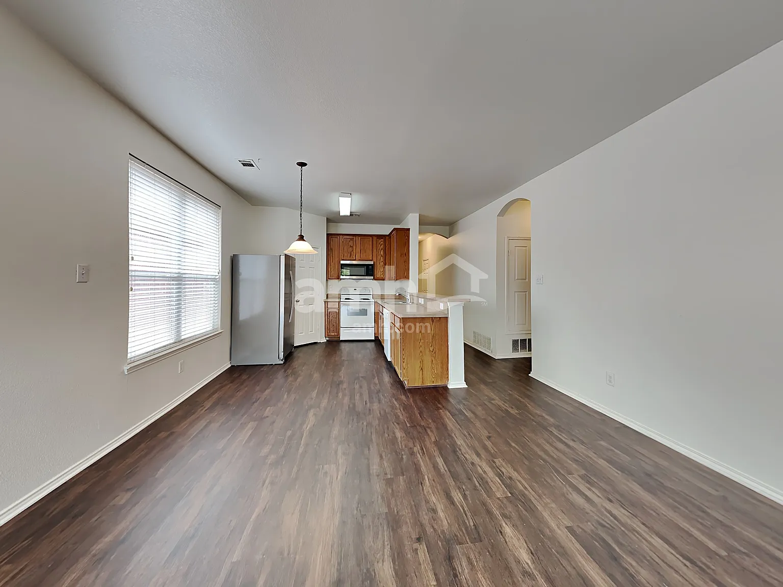 4 bed, 2.0 bath, 1815 sqft, $2,305 — Photo 4