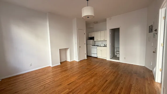 Rented by Nest Seekers International | media 5