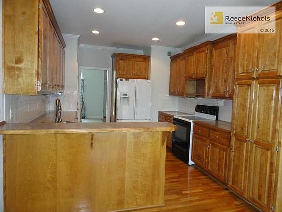 2nd image of 606 NW Silverstone Ct