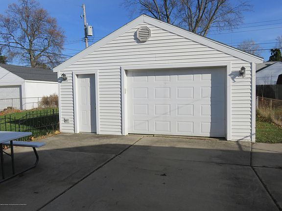 3rd image of 1022 N Hayford Ave