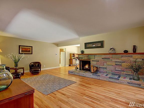 4th image of 17925 Fremont Ave N