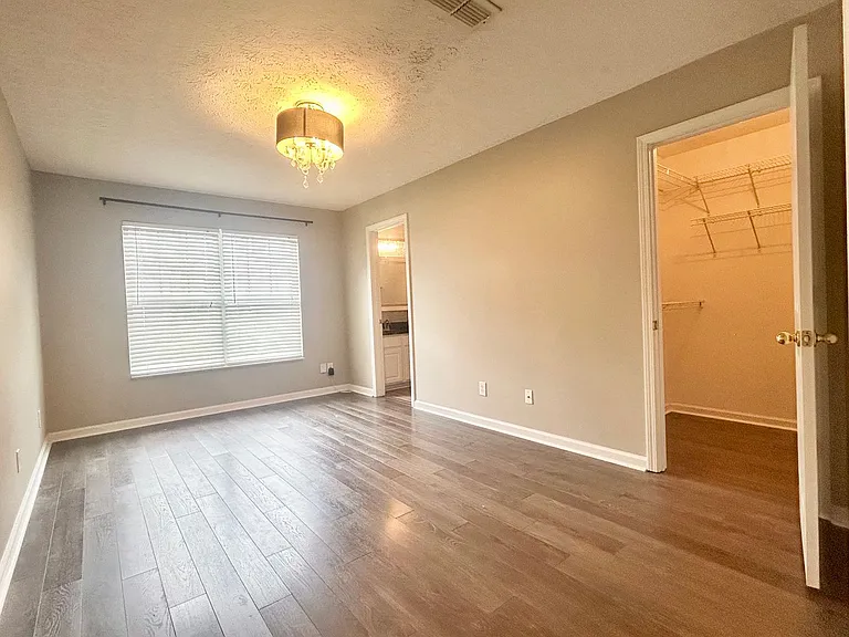 209 Shadow Glen Dr — Photo 20