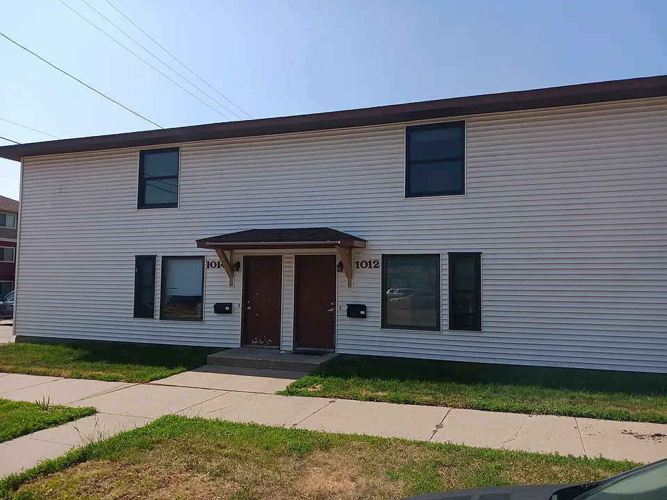 1012 Grove St