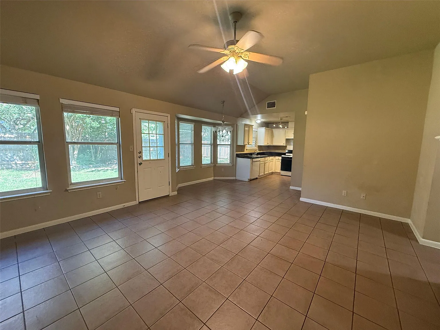 3 bed, 2.0 bath, 1232 sqft, $1,850 — Photo 4