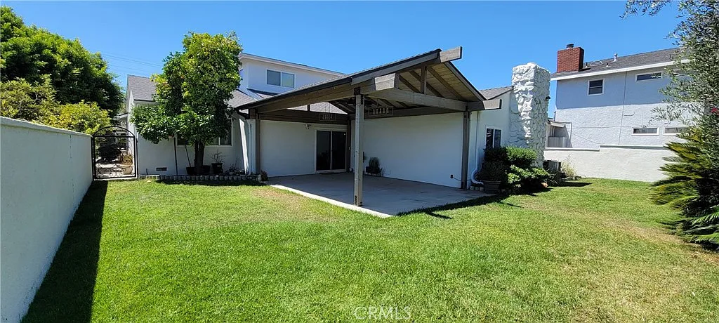 5 bed, 2.5 bath, 2584 sqft, $5,500 — Photo 2